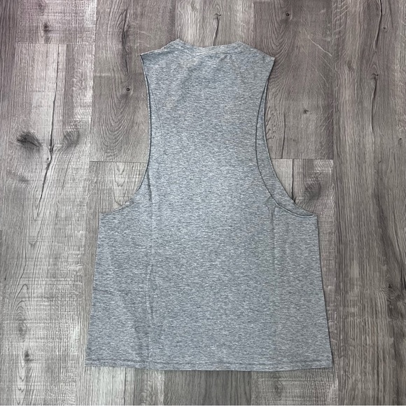 Gymshark Sleeveless Shirt - Picture 3 of 3